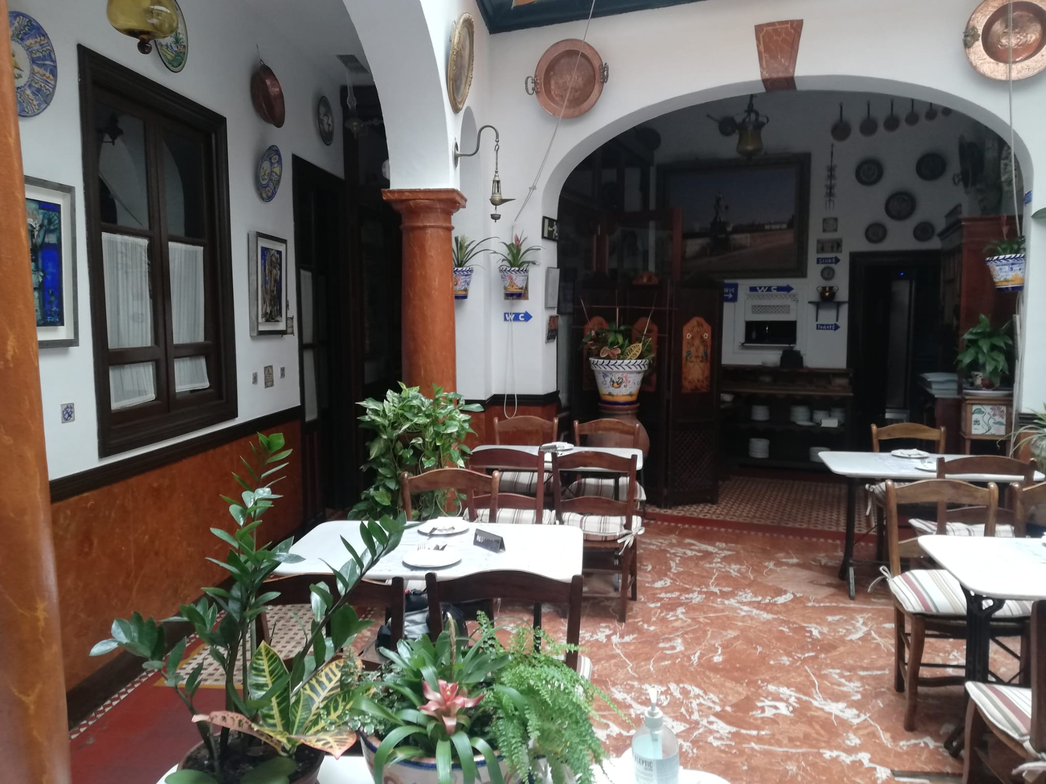 Patio de la Taberna Salinas