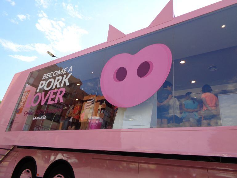 El autobus de la gira promocional &quot;PorkLovers&quot; estará en la Plaza de la Hispanidad durante toda la jornada del jueves 21