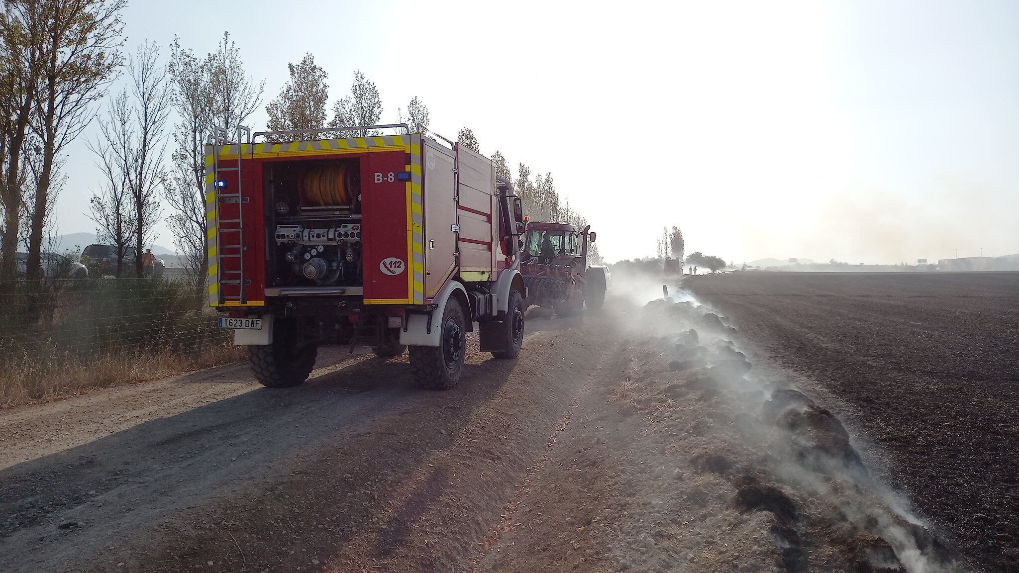 Se han sucedido varios focos a lo largo de las vías del tren. / @Bomberos_VG