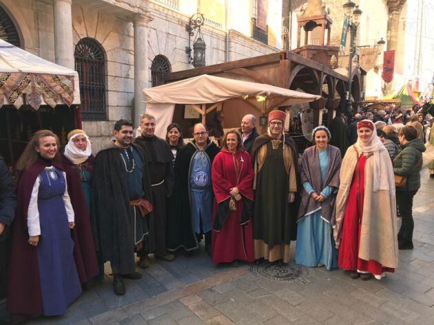 Representantes institucionales también se suman al viaje en el tiempo de las Bodas de Isabel