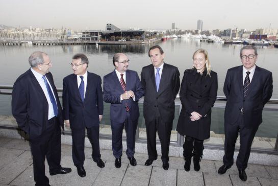 Javier Lambán durante su reunión con los responsables del Puerto de Barcelona