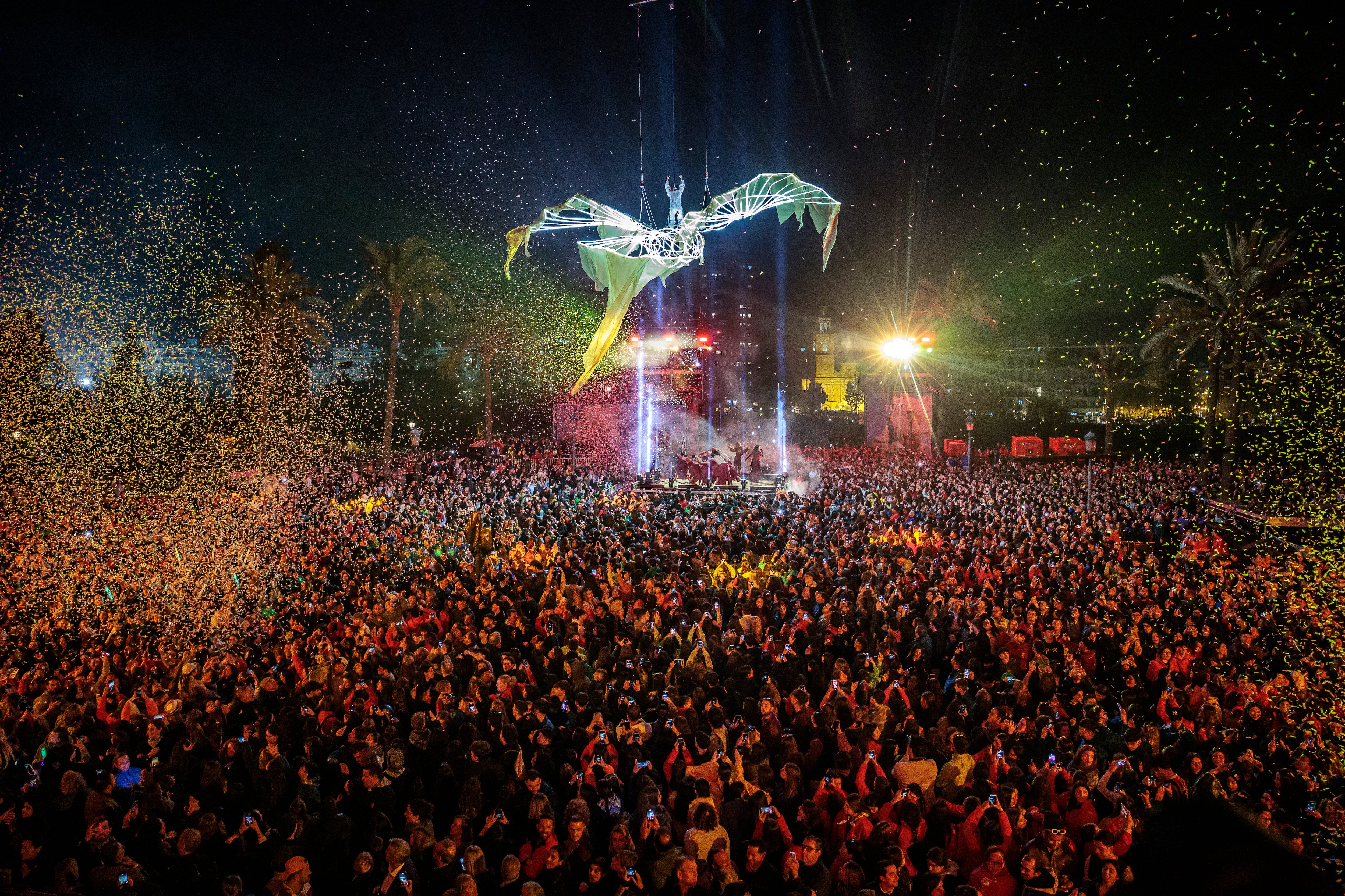Vista de un momento de 'La Crida' el acto oficial con el que se dan por inauguradas este domingo las Fallas de Valencia