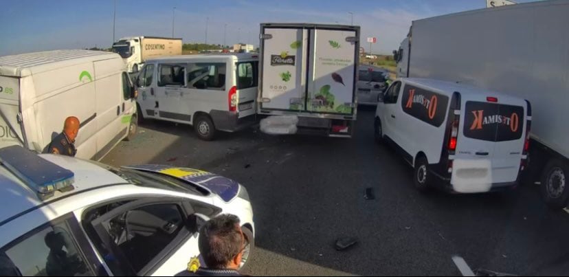 La Policía Local de València detiene a un hombre por un presunto delito de robo y contra la seguridad viaria por sustraer un camión de reparto y huir por la A7