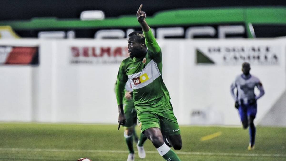 El Elche C.F. empata a uno con el Crevillente y gana el Trofeo Enercoop en los penaltis