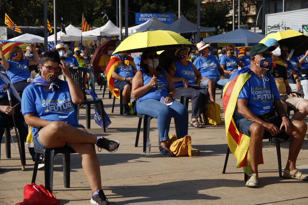 Manifestants a l&#039;acte central de l&#039;ANC a la plaça Letamendi de Barcelona