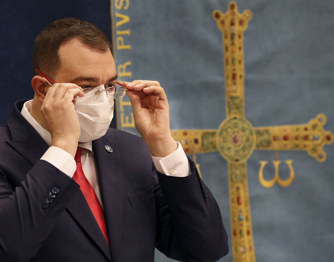 El presidente del Principado, Adrián Barbón, durante una rueda de prensa.