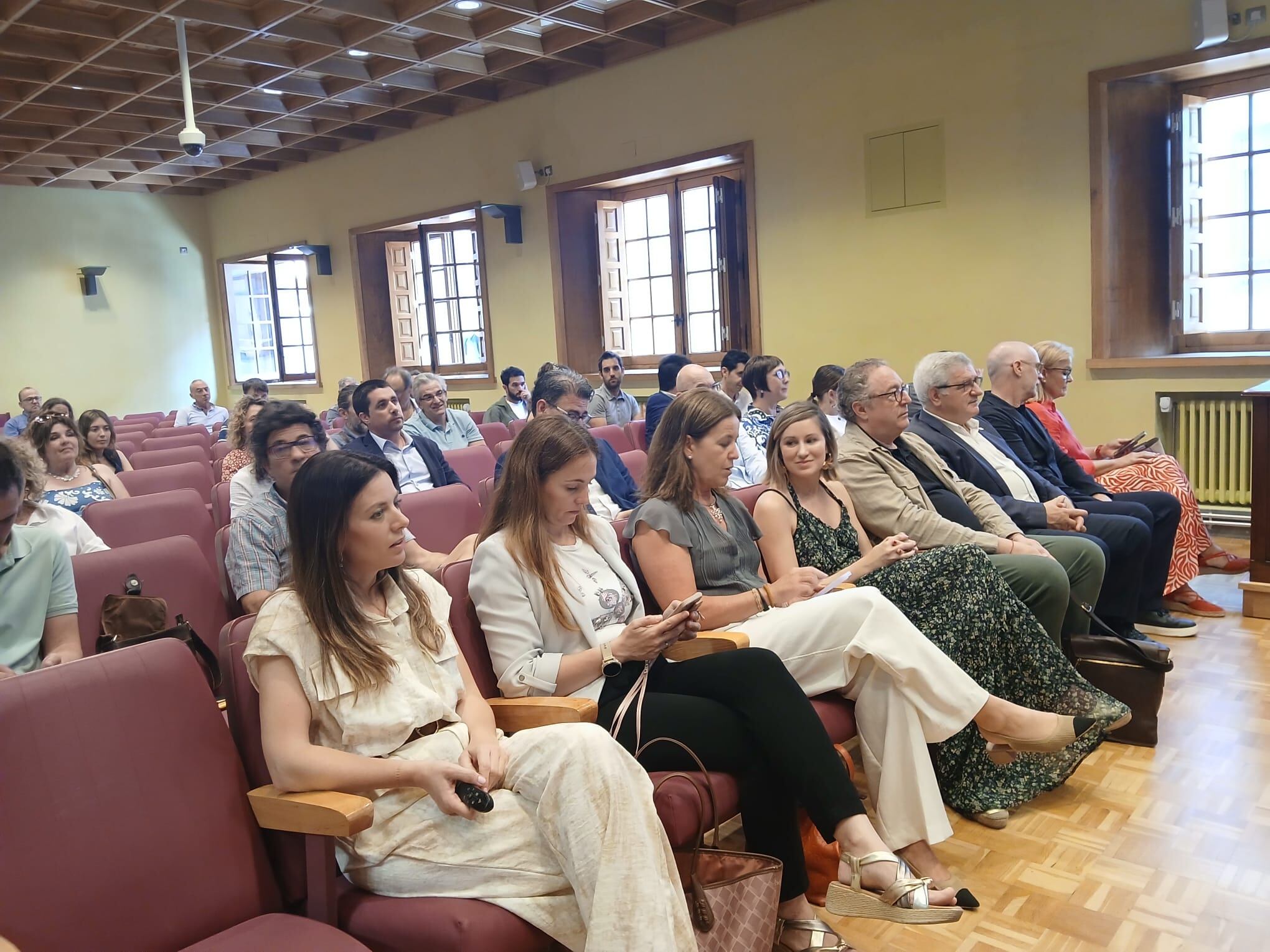 Alicia Asín (segunda por la dcha), CEO de Libelium, participaba en la mesa redonda: "IA, Digitalización y Turismo: una alianza para crear valor"