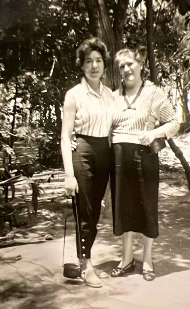 La madre y la abuela de Marco