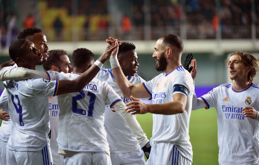 Los jugadores del Real Madrid celebran un tanto