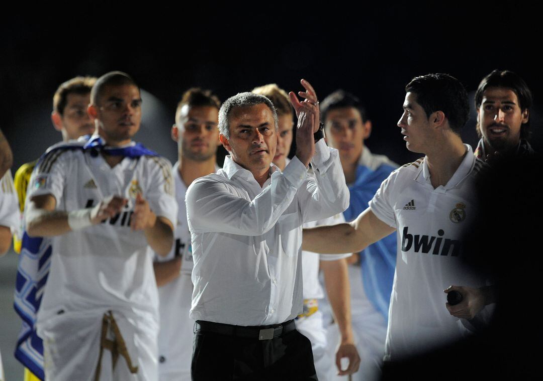 El Real Madrid celebra la liga de la 2011-2012 en el Bernabéu