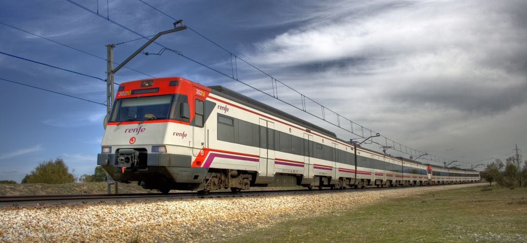 La línea C3 de Cercanías es la que conecta, por tren, Valdemoro con la capital.