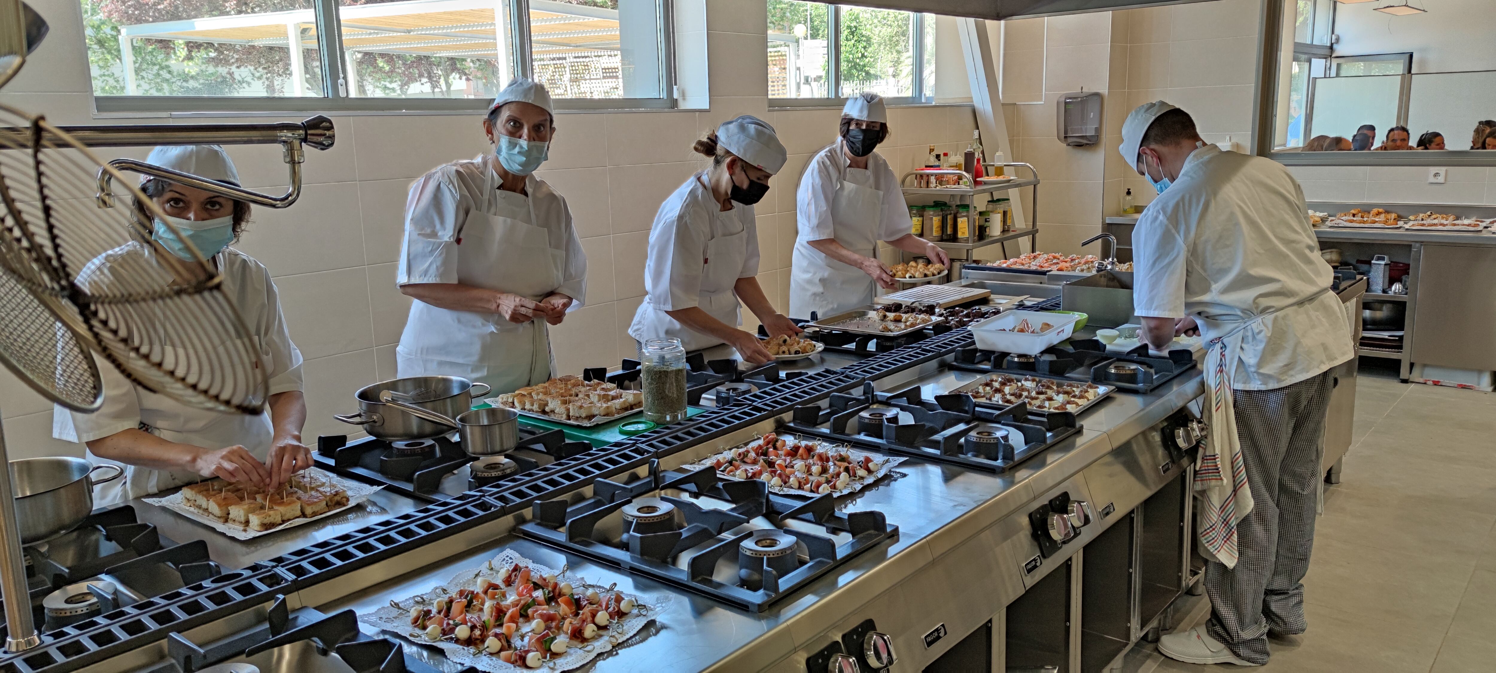 Alumnos de la Escuela de Hostelería de Fuenlabrada.