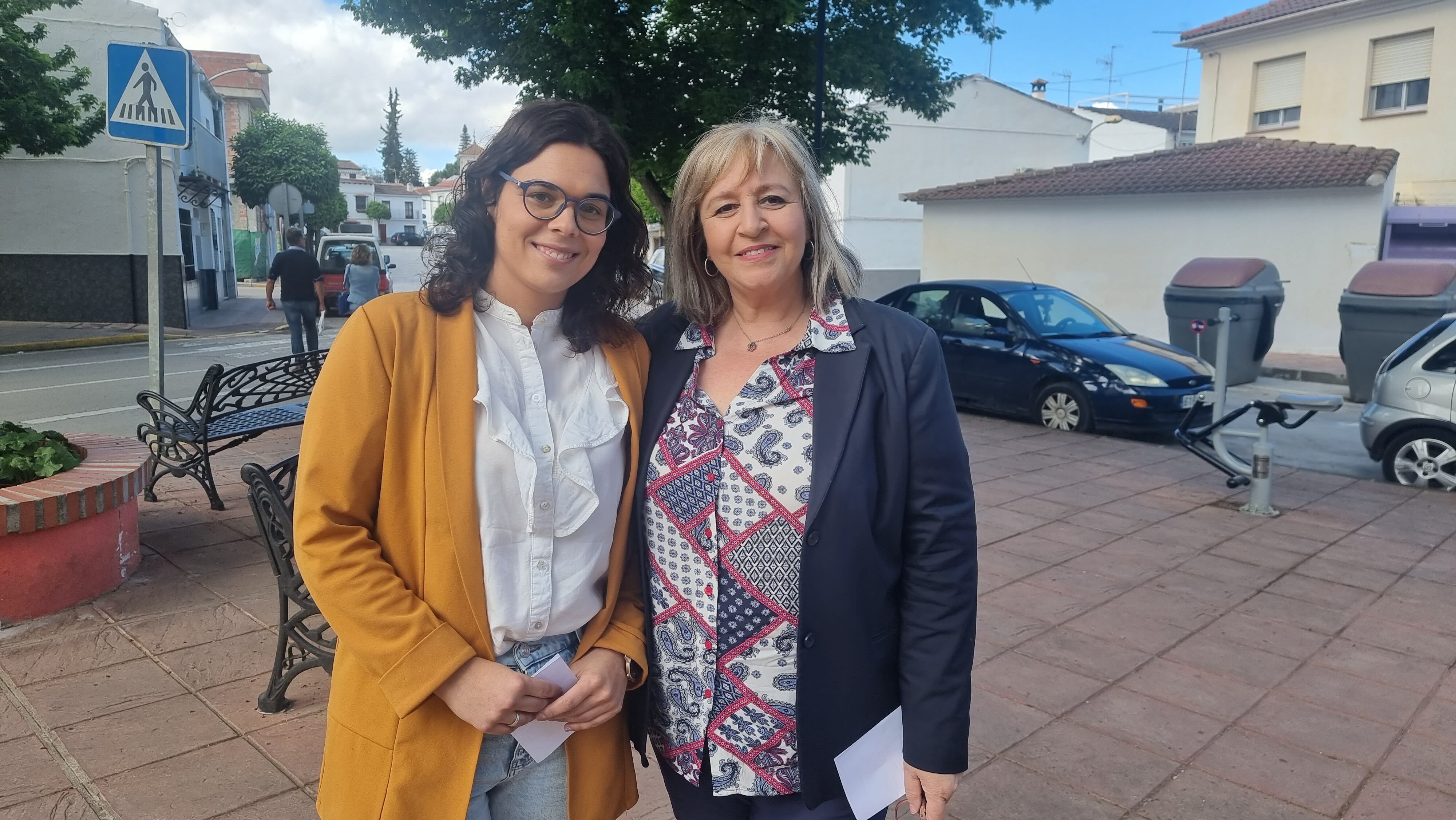 Yolanda Moreno junto a Isabel Barriga