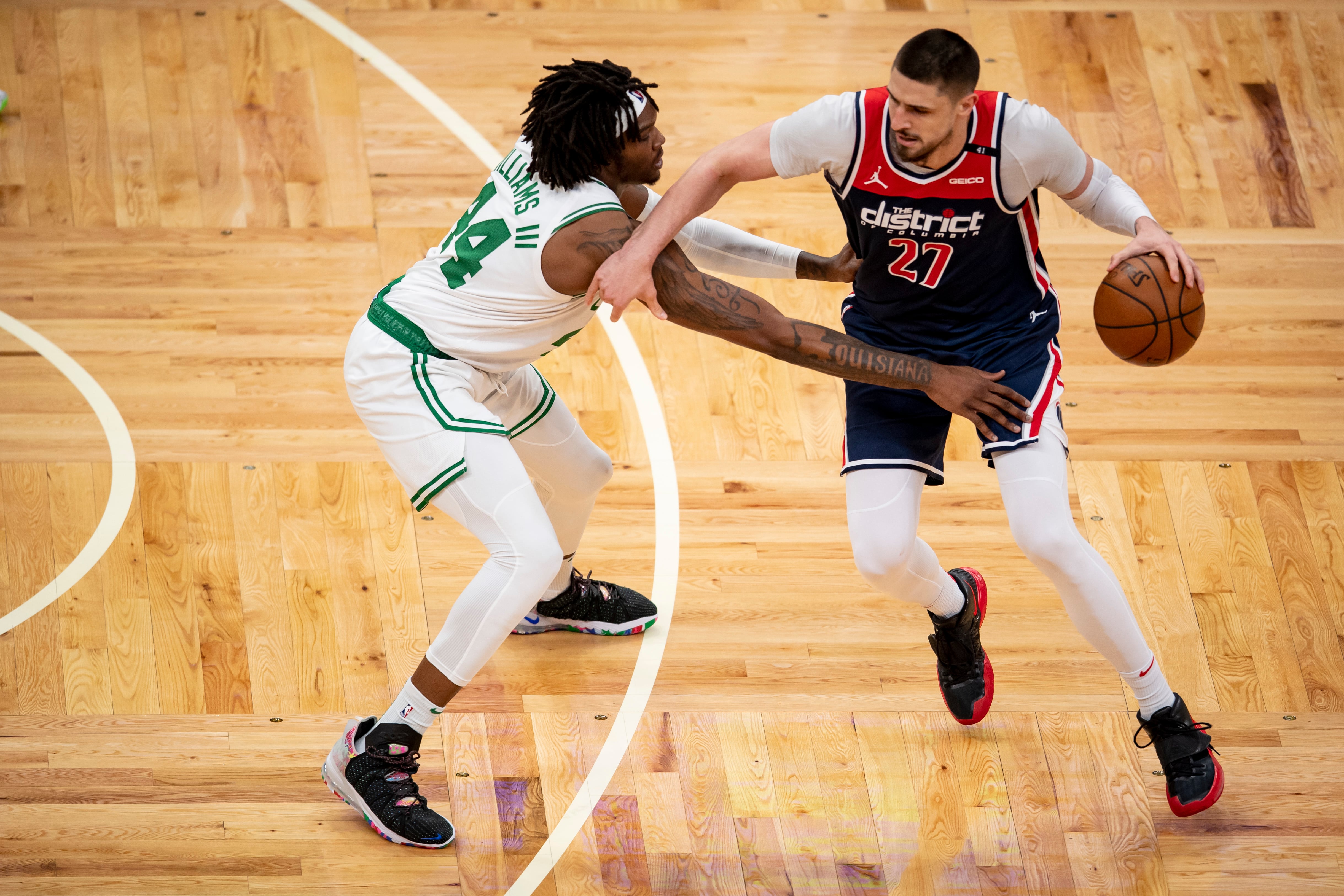 Alex Len, durante su época en Washington Wizards