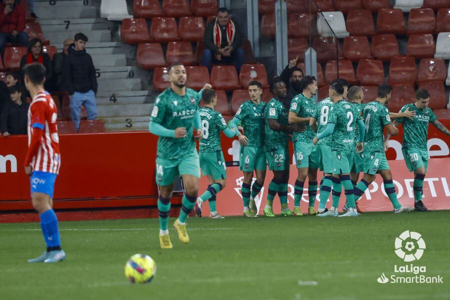 El Levante celebra su gol en Gijón.