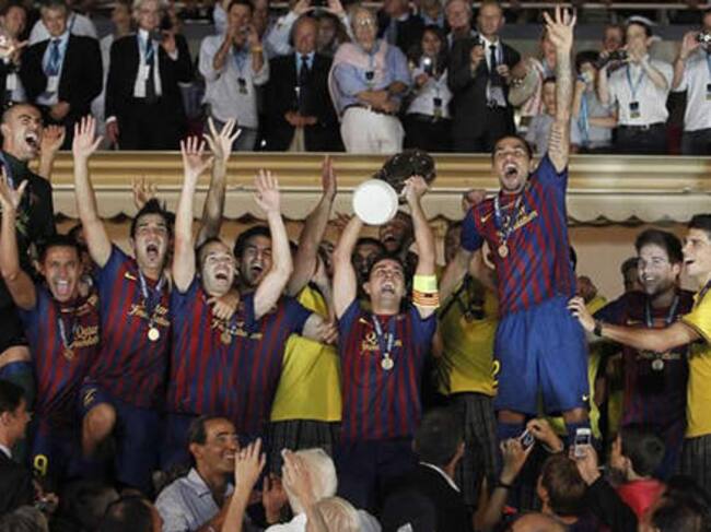 Los jugadores del Barcelona celebran su triunfo en la Supercopa de Europa