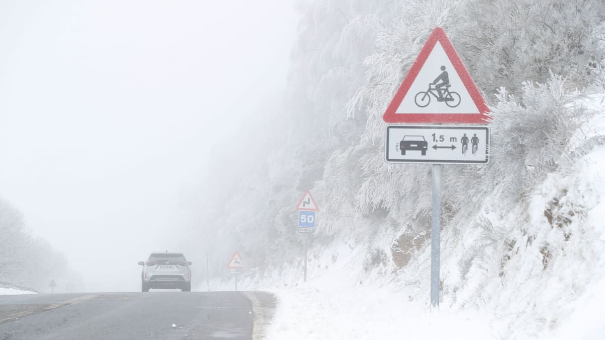 Frío gélido, decenas de carreteras afectadas por la nieve y un nuevo aviso de AEMET por la llegada de la borrasca Goretti