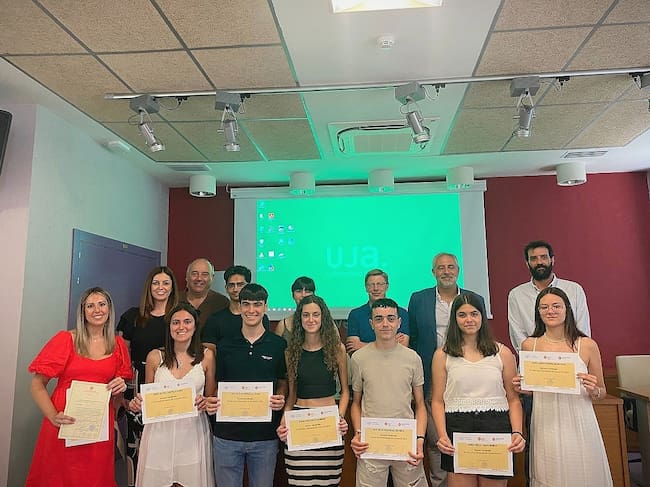 Momento de la entrega del premio, Jesús Pastrana en la primera fila, tercero por la derecha