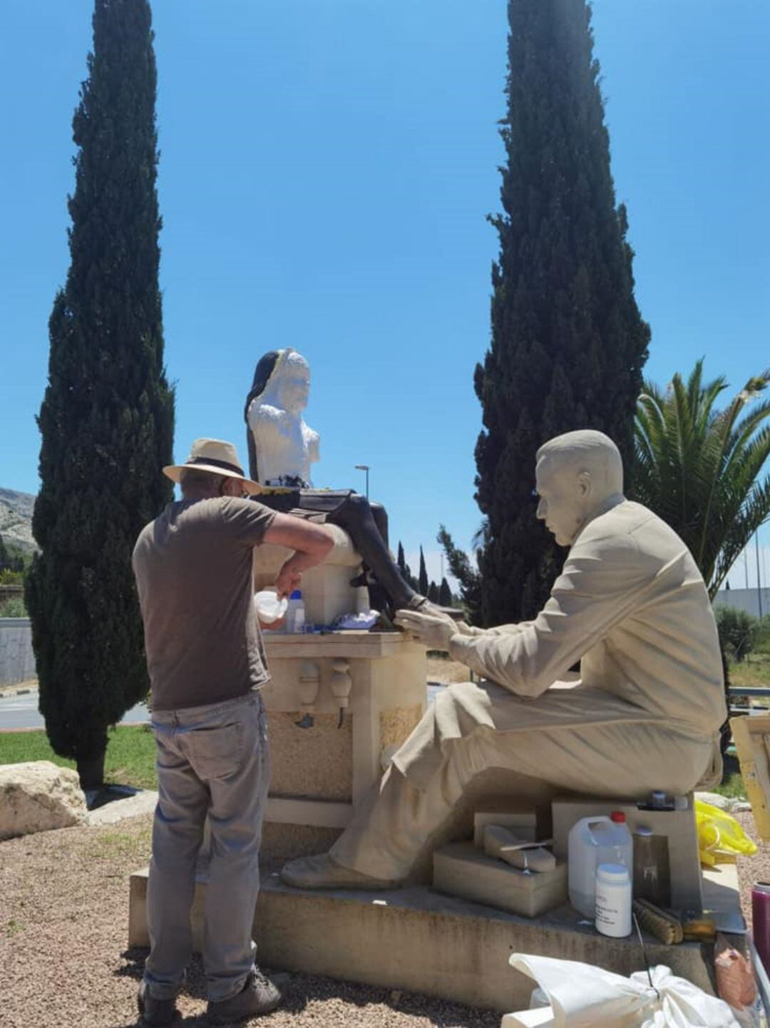 Estatua en proceso de restauración