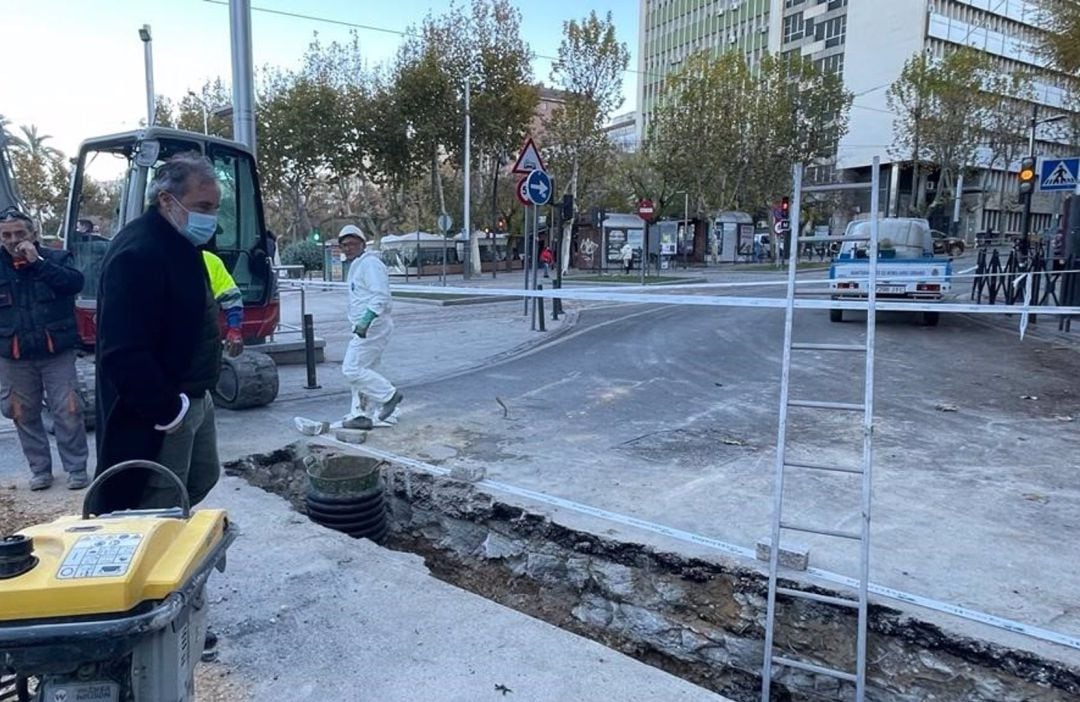 El edil del Ayuntamiento de Jaén, Francisco Lechuga, ha explicado los inconvenientes de este colector frente a Subdelegación