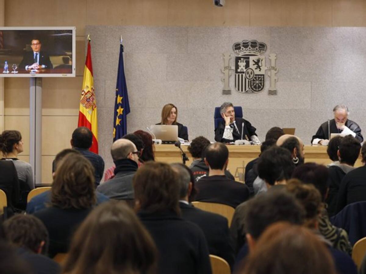 Mas dice que sufrió la actitud violenta de manifestantes en el bloqueo al Parlament