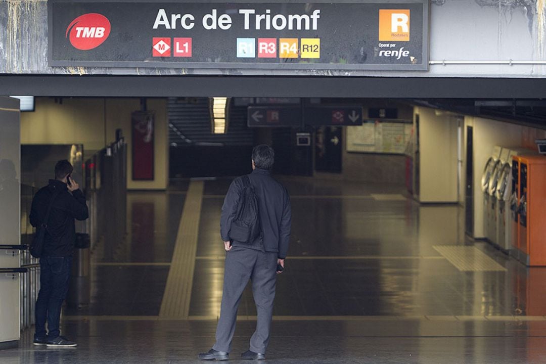 Entrada de l'estació de rodalies d'Arc de Triomf