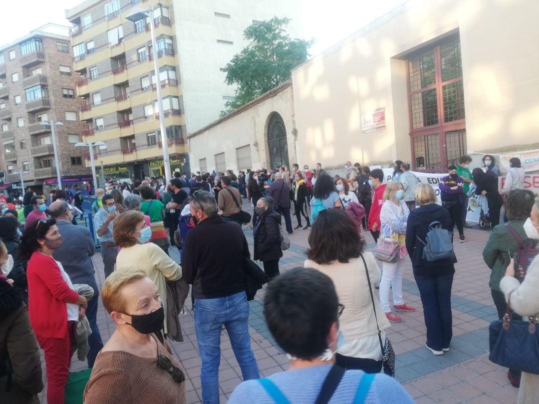 Concentración a las puertas de la Dirección Provincial de Educación