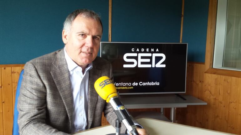 Lorenzo Vidal de la Peña, presidente de los empresarios cántabros, en el estudio de la Ventana 