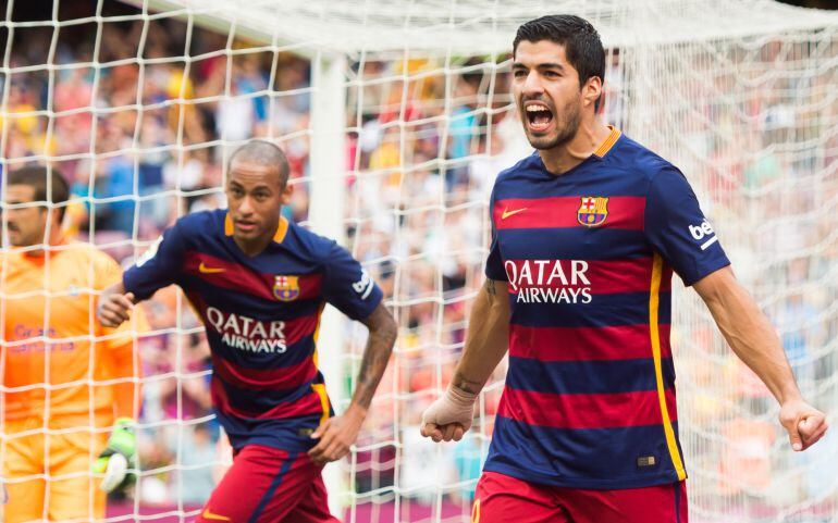 Luis Suárez celebra el primer gol del Barcelona ante la UD Las Palmas.