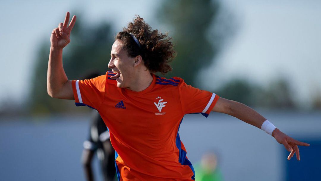 Fabio Blanco, celebrando un gol con la selección valenciana.  