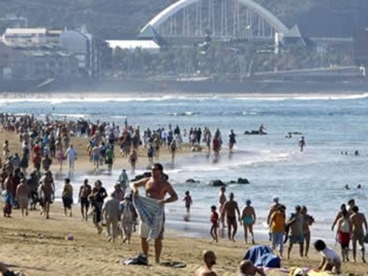 Canarias repleta de turistas en Semana Santa: más que antes de la pandemia