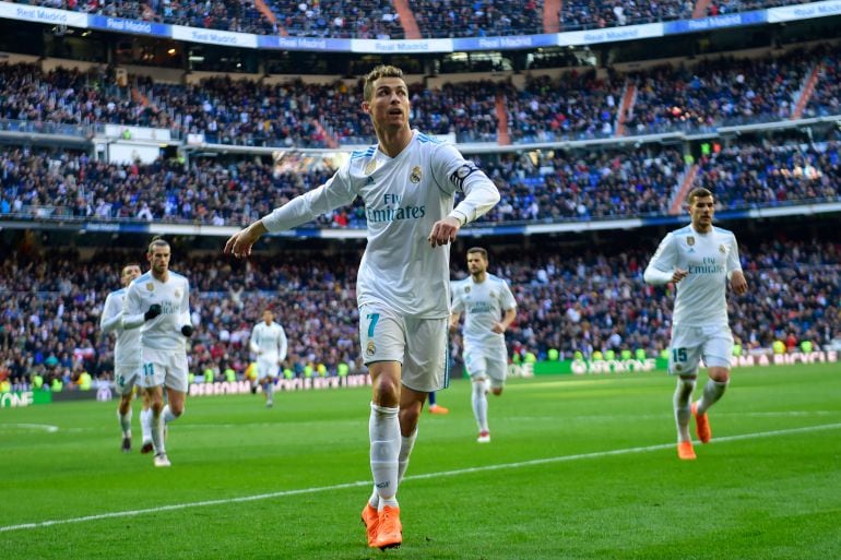 Cristiano celebra uno de sus goles al Alavés