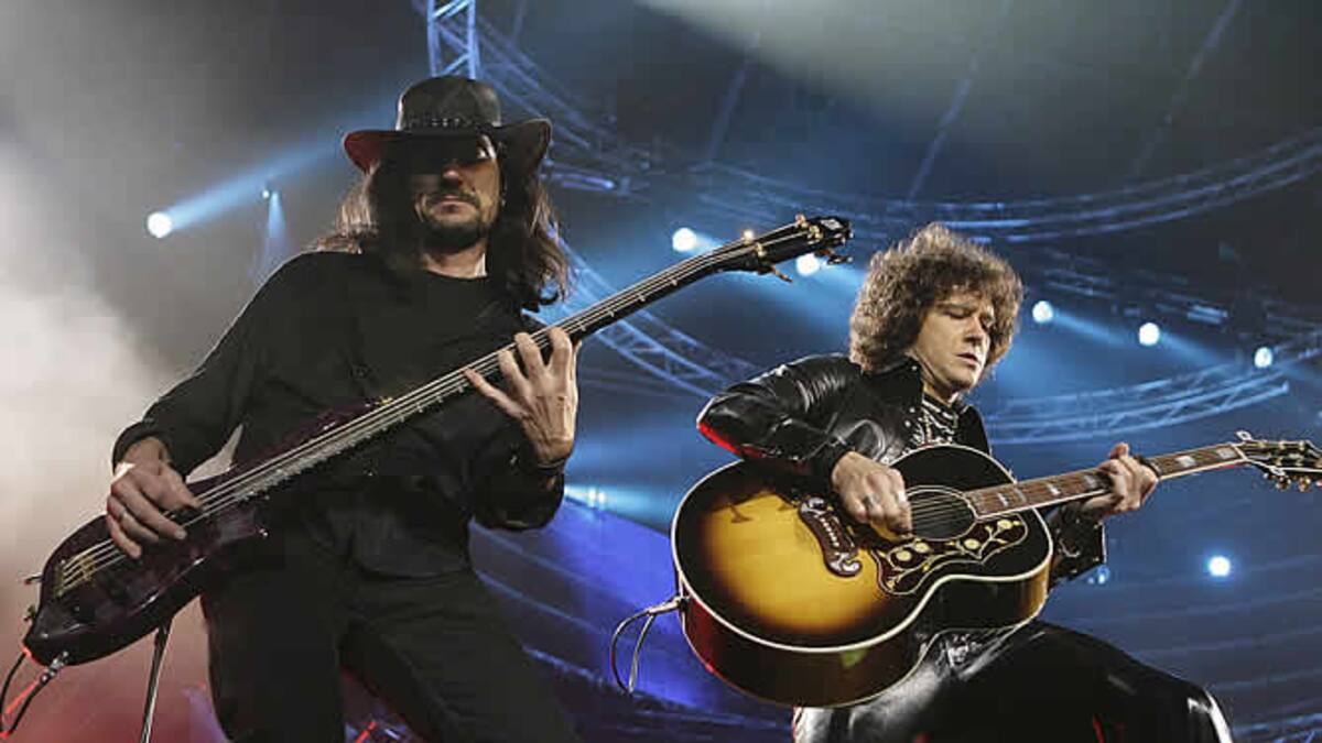 Repasamos la biografía no autorizada de Héroes del Silencio 'La Chispa adecuada' con su autor Jesús Casañas