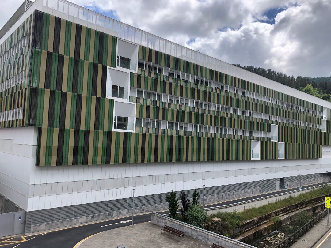 Vista del Hospital de Eibar desde el paseo de Amaña