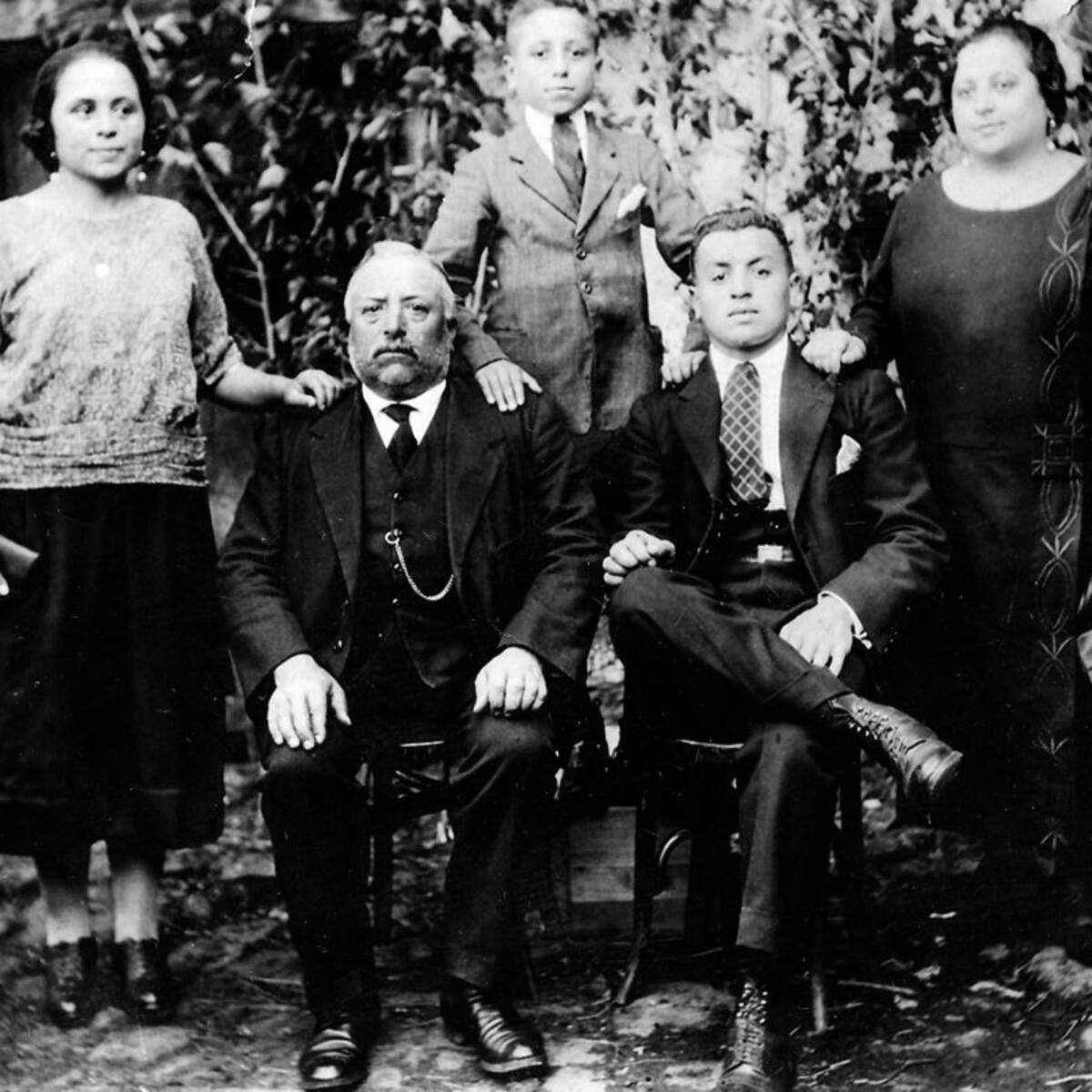 El nuevo libro de Víctor del Reguero hace un recorrido histórico de Palacios del Sil al campo de Mauthasen