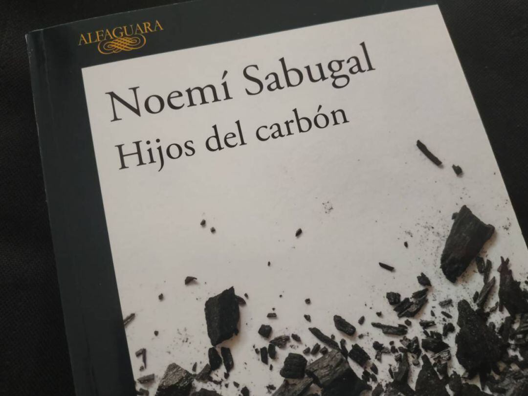 "Hijos del carbón" es el último libro de la escritora Noemí Sabugal