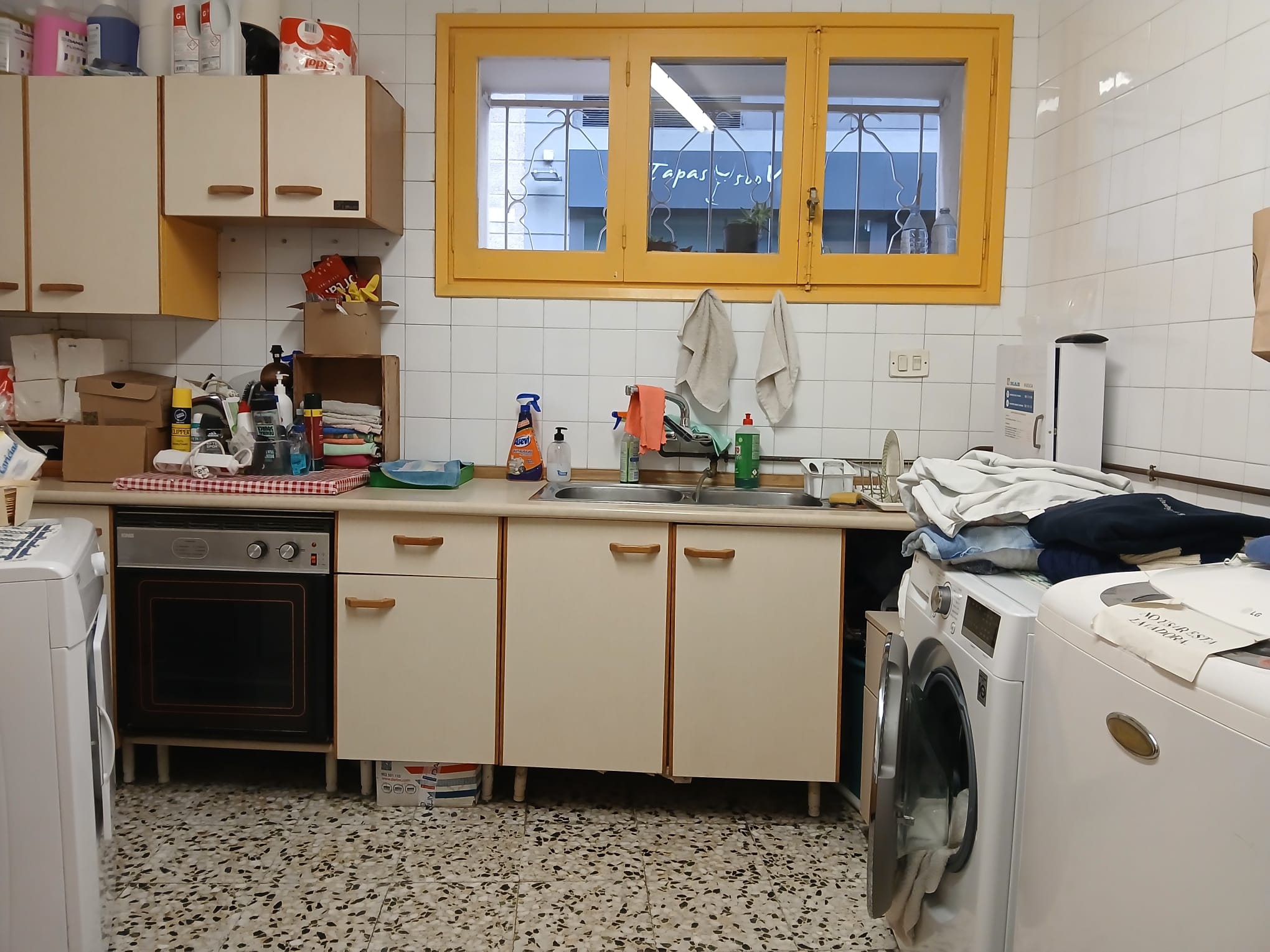 En su cocina se preparan desayunos y ofrecen vales de comida con restaurantes locales