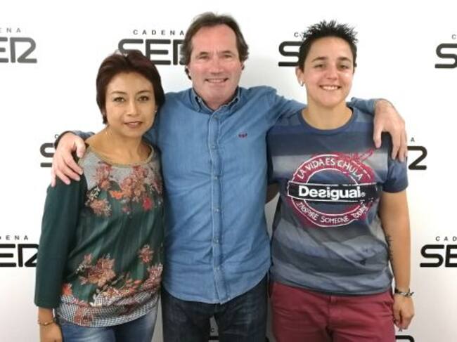 Veronica Janet Santiago (i) y Noemí Peyro (d) junto con Jpsé Manuel Albetonsa