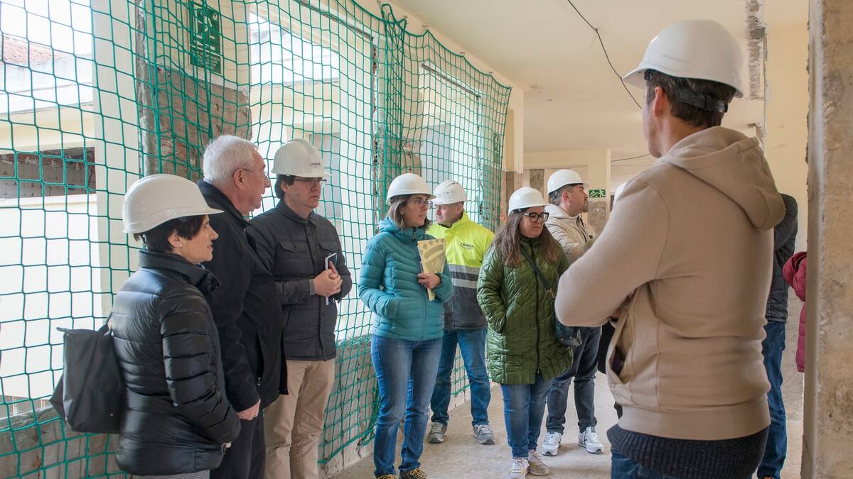 Entrevista a Xavi Molina. El alcalde de Bocairent habla de las obras en el CEIP Lluís Vives y del proyecto de rehabilitación de viviendas en el Barrio Medieval de la localidad.