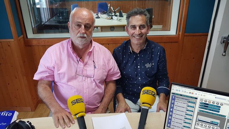 Javier Gómez Acebo y José Ángel San Martín en el estudio de La Ventana de Cantabria 