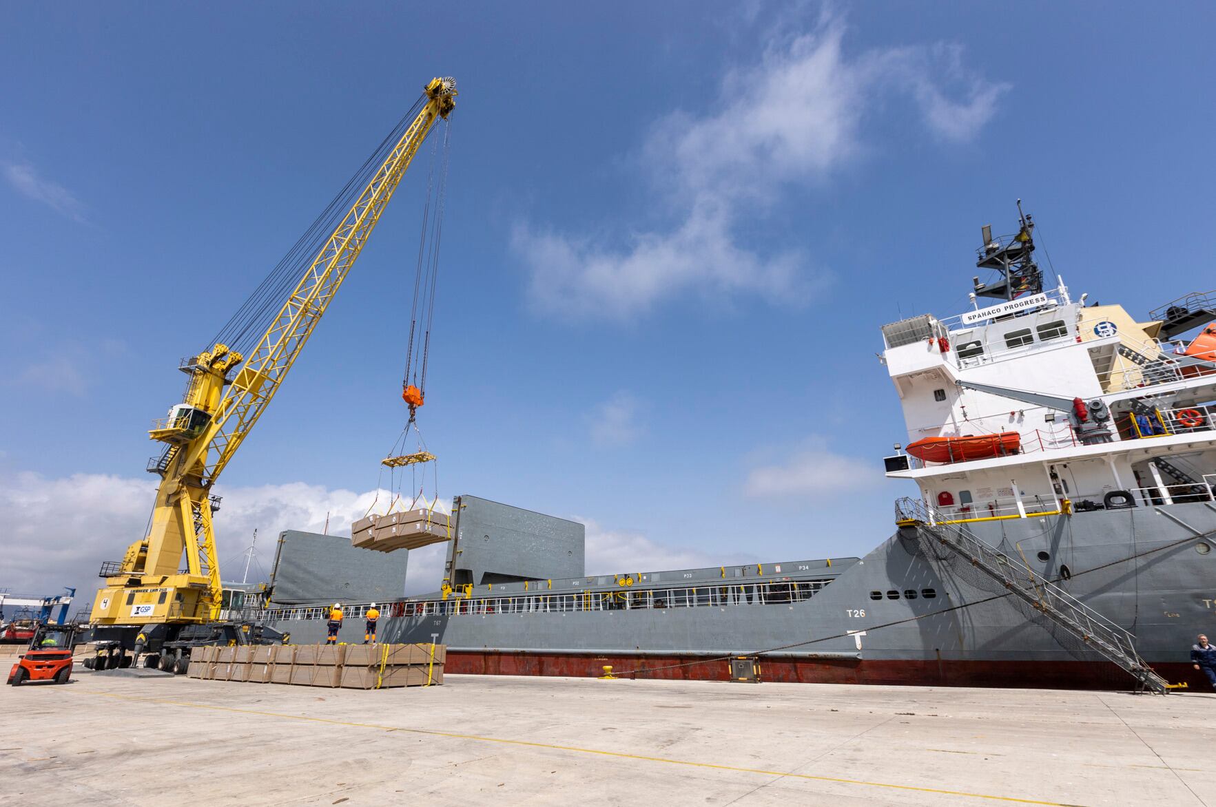 El barco "Spanaco Progress" atracó el lunes en la dársena de Gandia.
