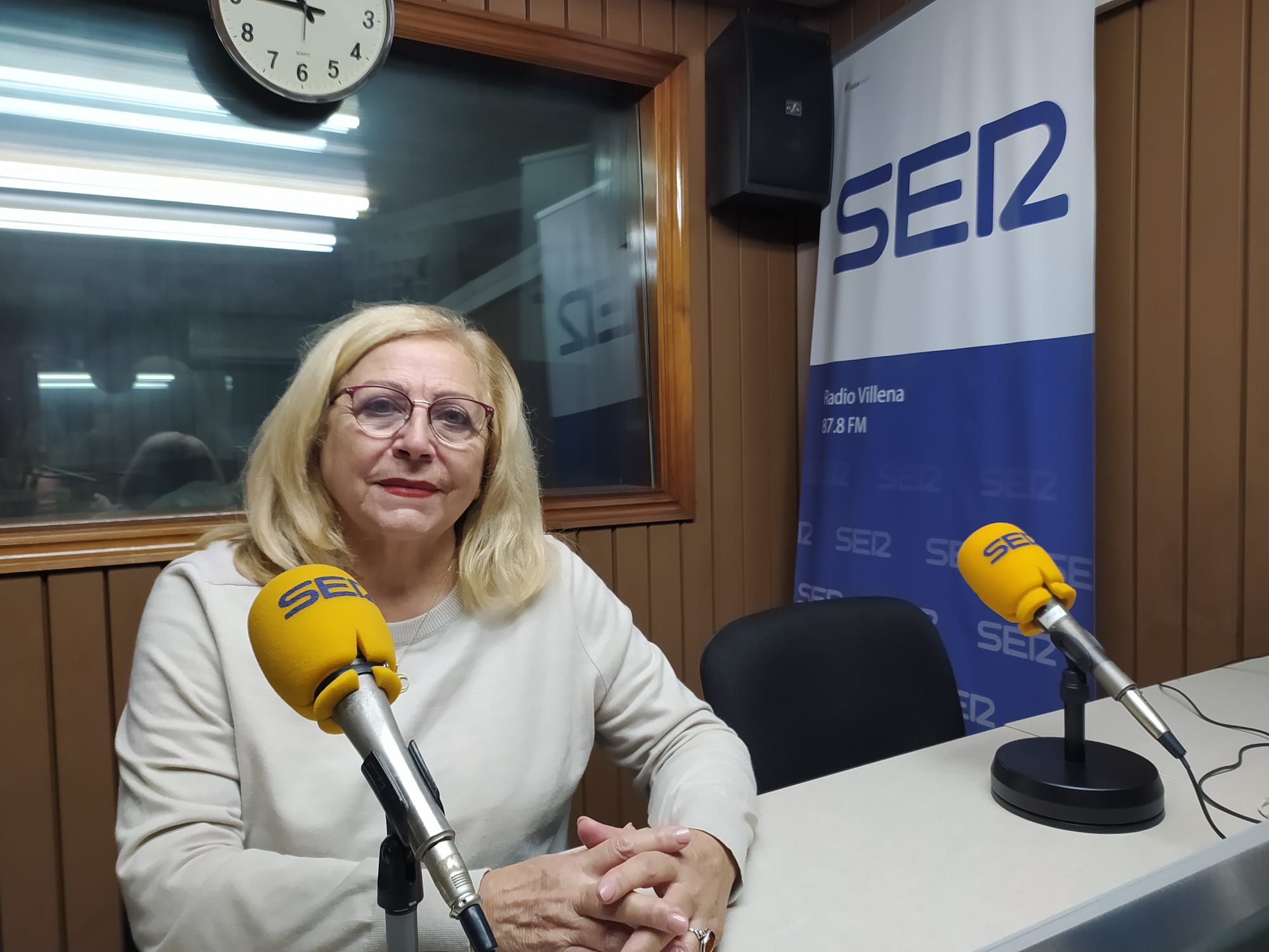 Leonor Serrano, viuda de Pedro Marco, en Radio Villena SER