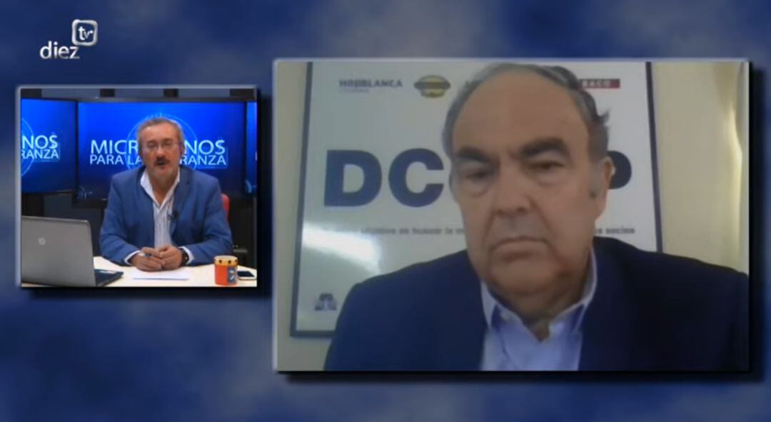 A la derecha, el director de Diez Tv, Manuel Expósito; y a la izquierda, el presidente de Dcoop, Antonio Luque