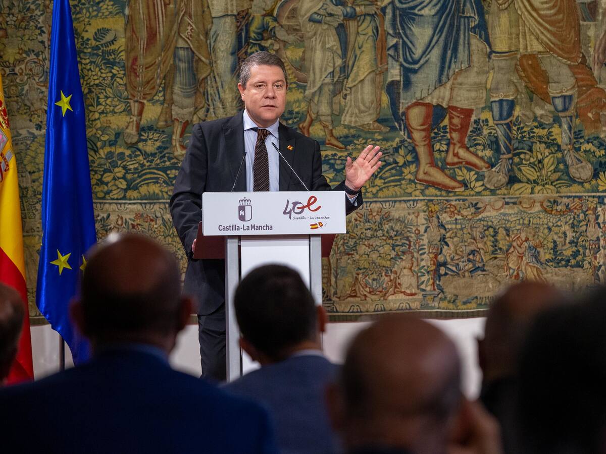 García-Page señala a las confederaciones: "A lo mejor hay funcionarios que miran para otro lado tras años sin sacar una solicitud. Eso es negligencia"