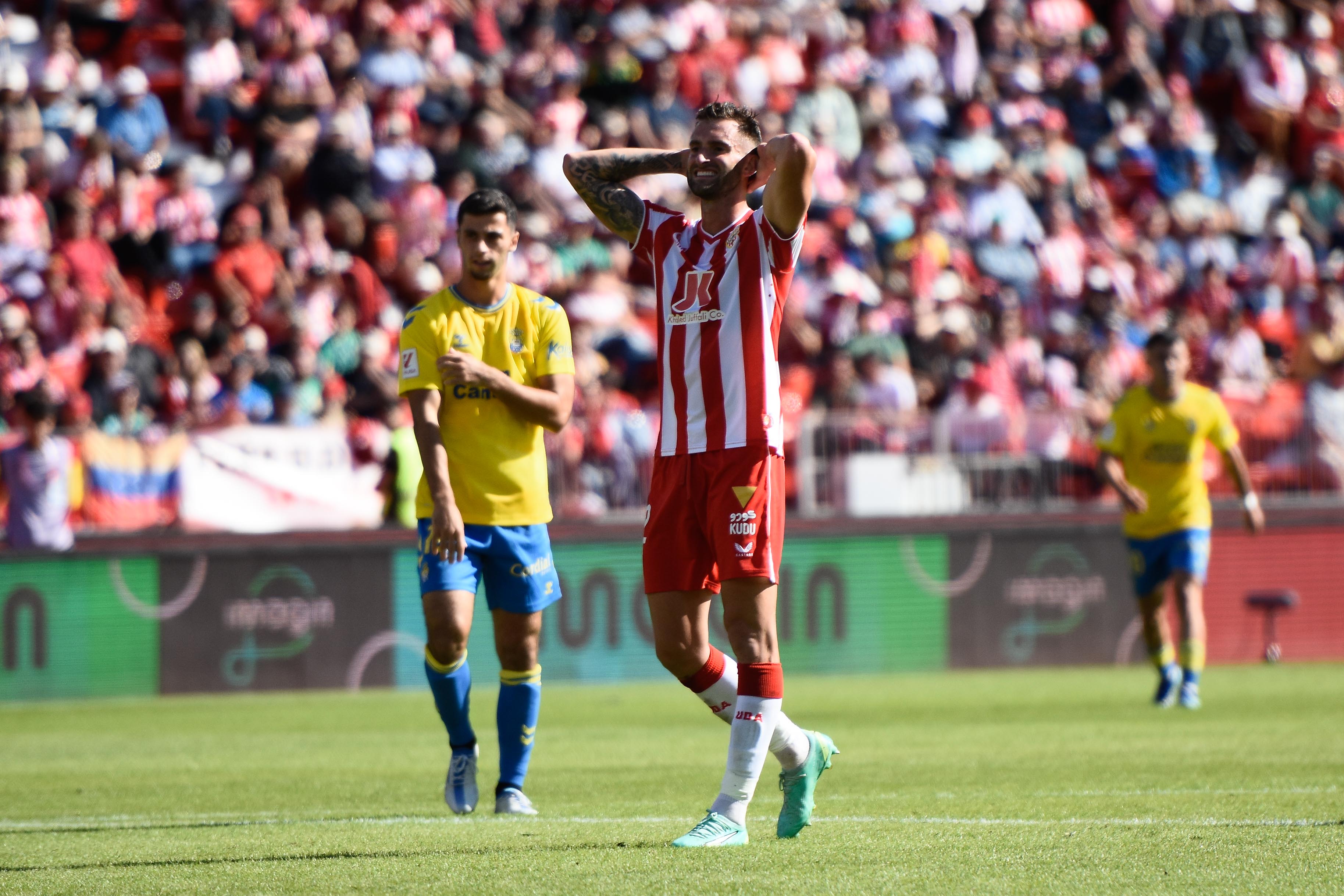 Leo Baptistao se lamenta en el partido en el Estadio de los Juegos Mediterráneos ante Las Palmas.