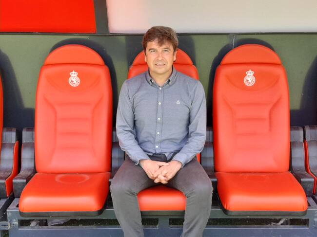 Docampo posa en el banquillo del Reino