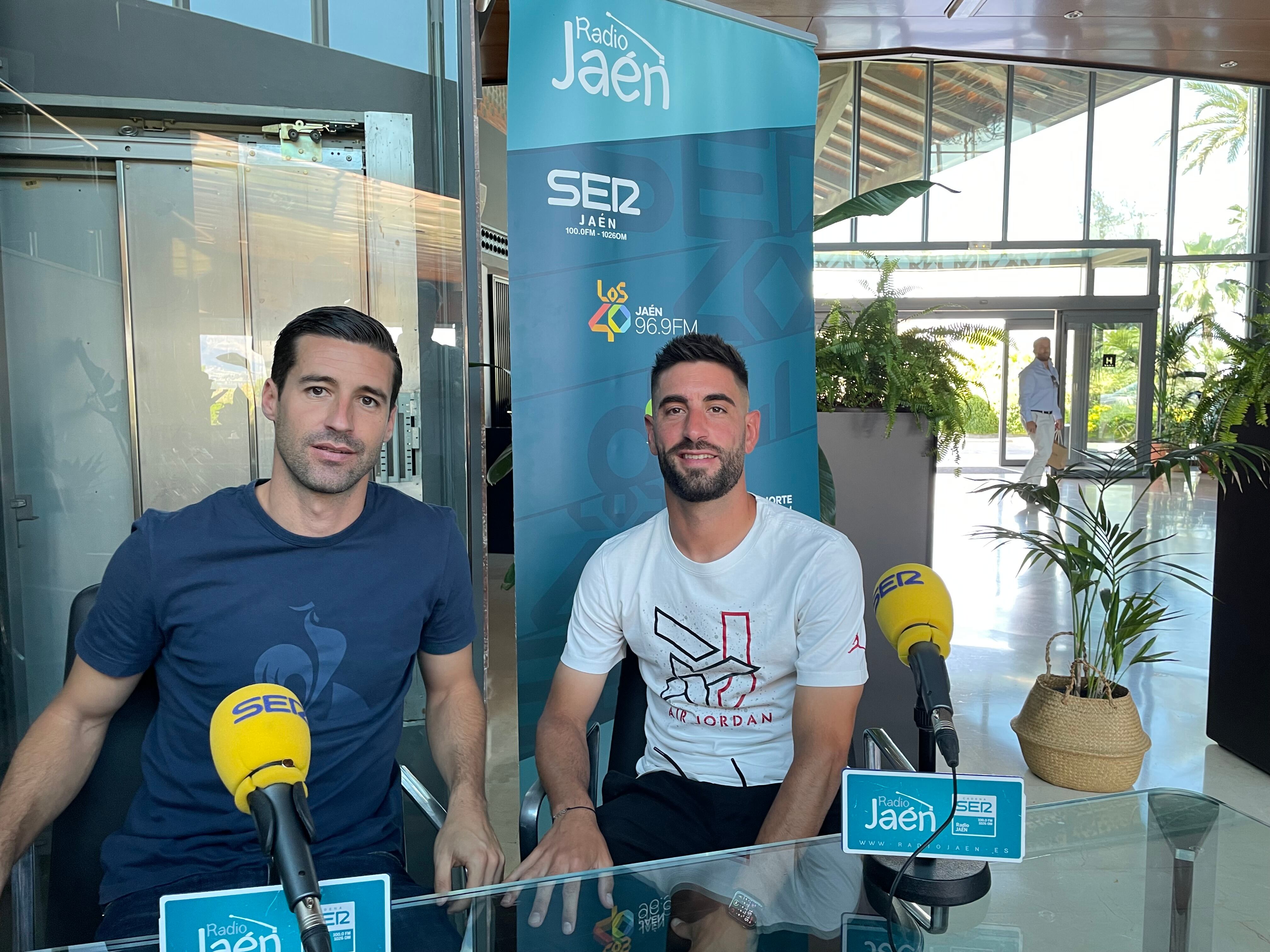 Antonio Montiel y Mario Martos asistieron al programa de Radio Jaén SER Deportivos que se realizó en el hotel HO. Ambos dejaron claro que quieren seguir vistiendo la camiseta del Real Jaén.