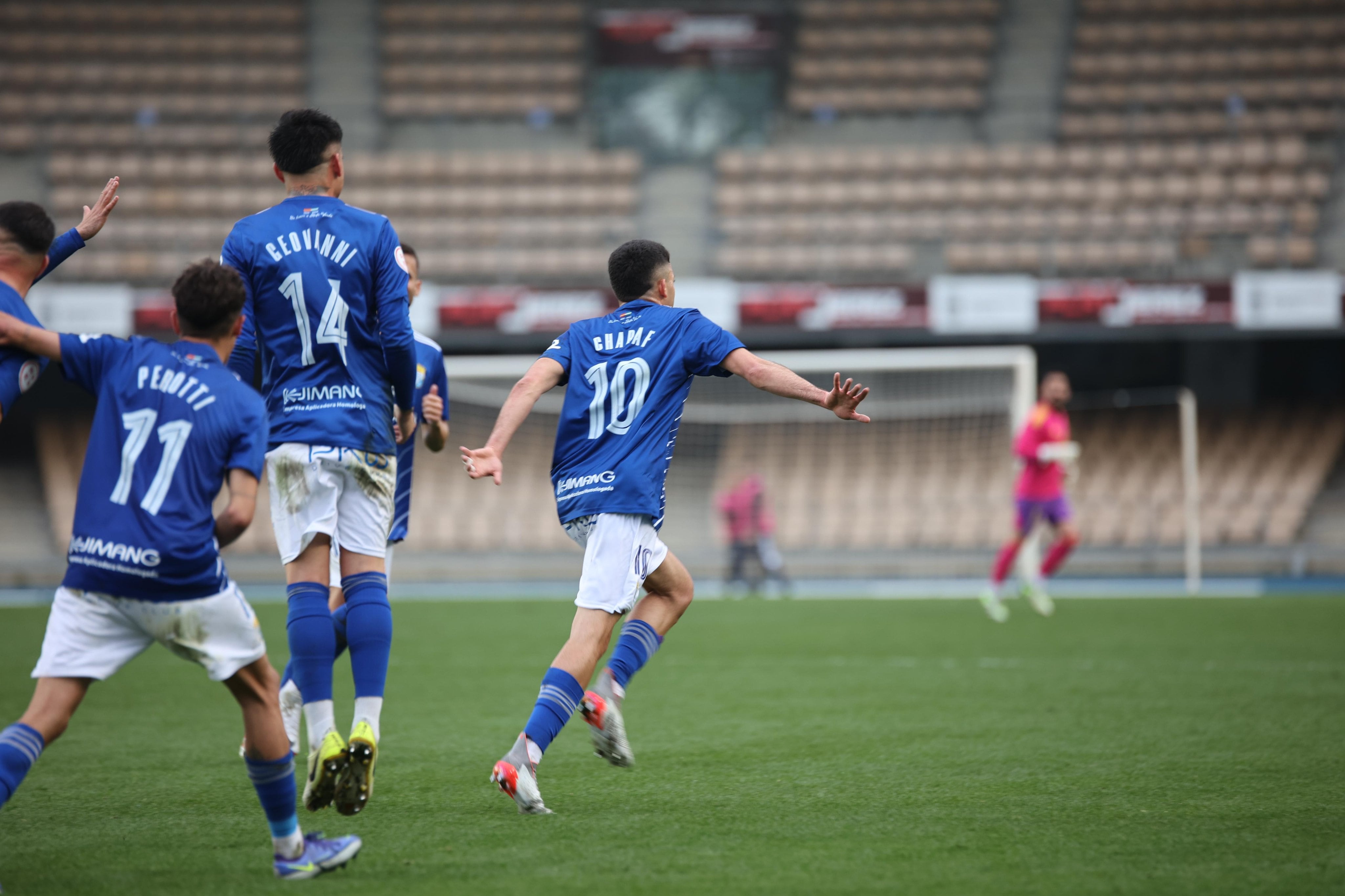 Charaf celebrando su primer gol ante el Cabecense