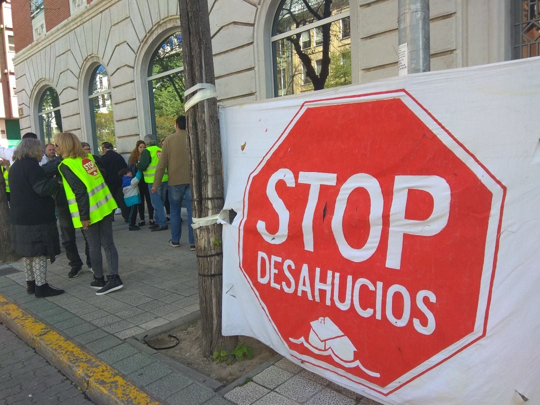 Concentración a las puertas de la Junta