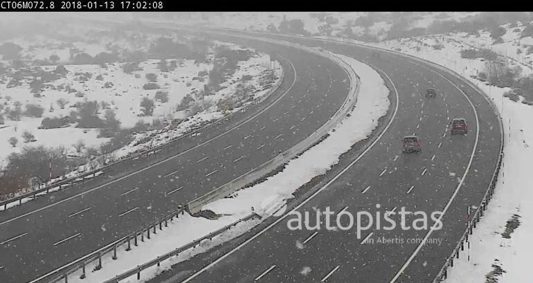 Las tres vías de peaje han vuelto a ser reabiertas para vehículos pesados